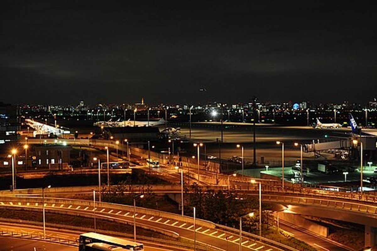 Haneda to Shinjuku late at night: train, bus, taxi or car