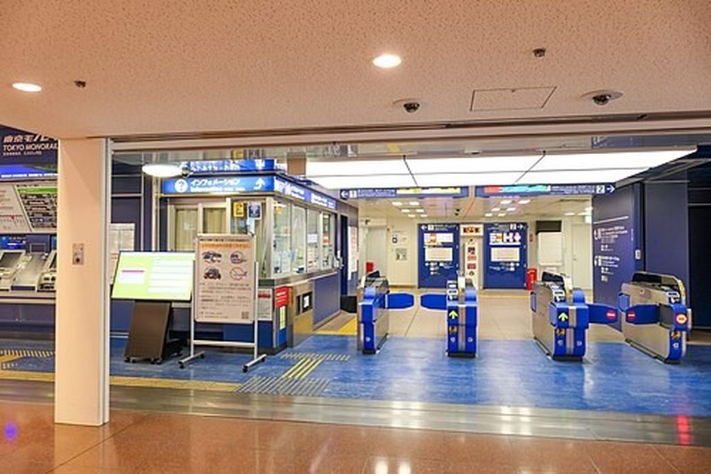 Keikyu Line ticket gates and ticket machines at Haneda Airport Terminal 3 Station