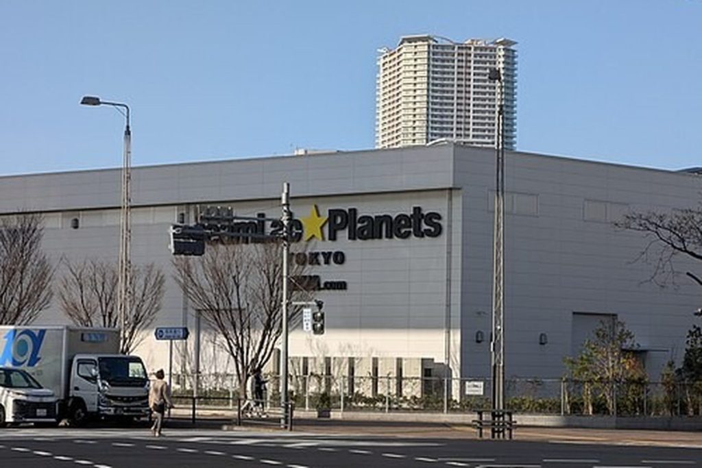 Exterior of the teamLab Planets TOKYO building in Toyosu with the road in front